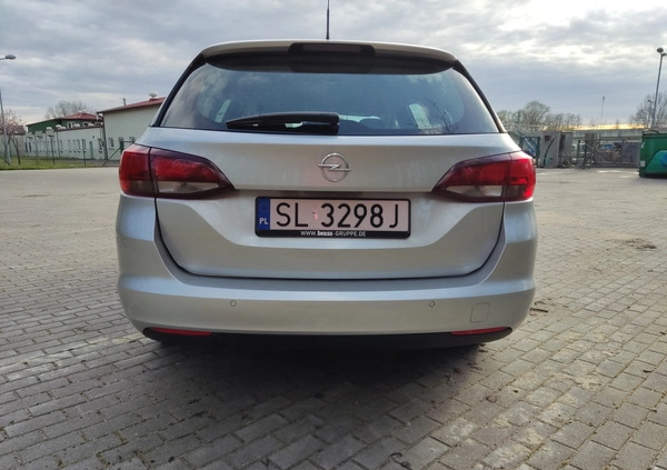 Opel Astra cena 58999 przebieg: 57000, rok produkcji 2021 z Sompolno małe 497